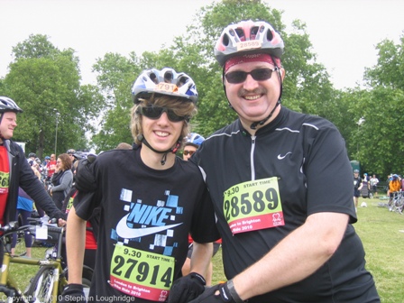 Elliott and Stephen looking fresh and ready at the starting - Clapham Common 20th June 2010 09:27